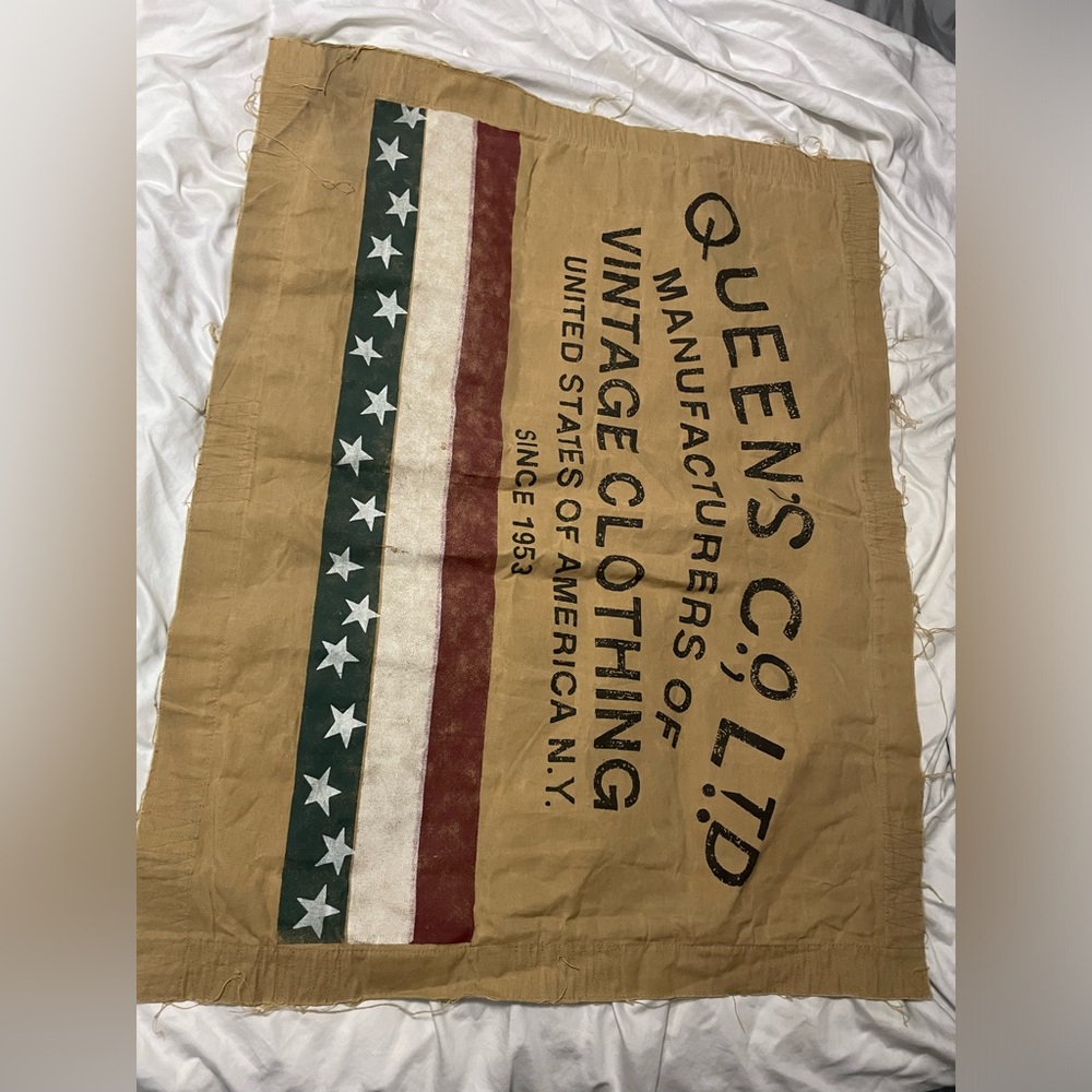 Mona B tapestry
New with tags